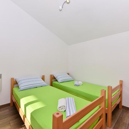 Apartmani Iva Vir Bilik gambar