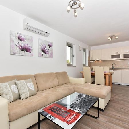 Apartmani Iva Vir Luaran gambar