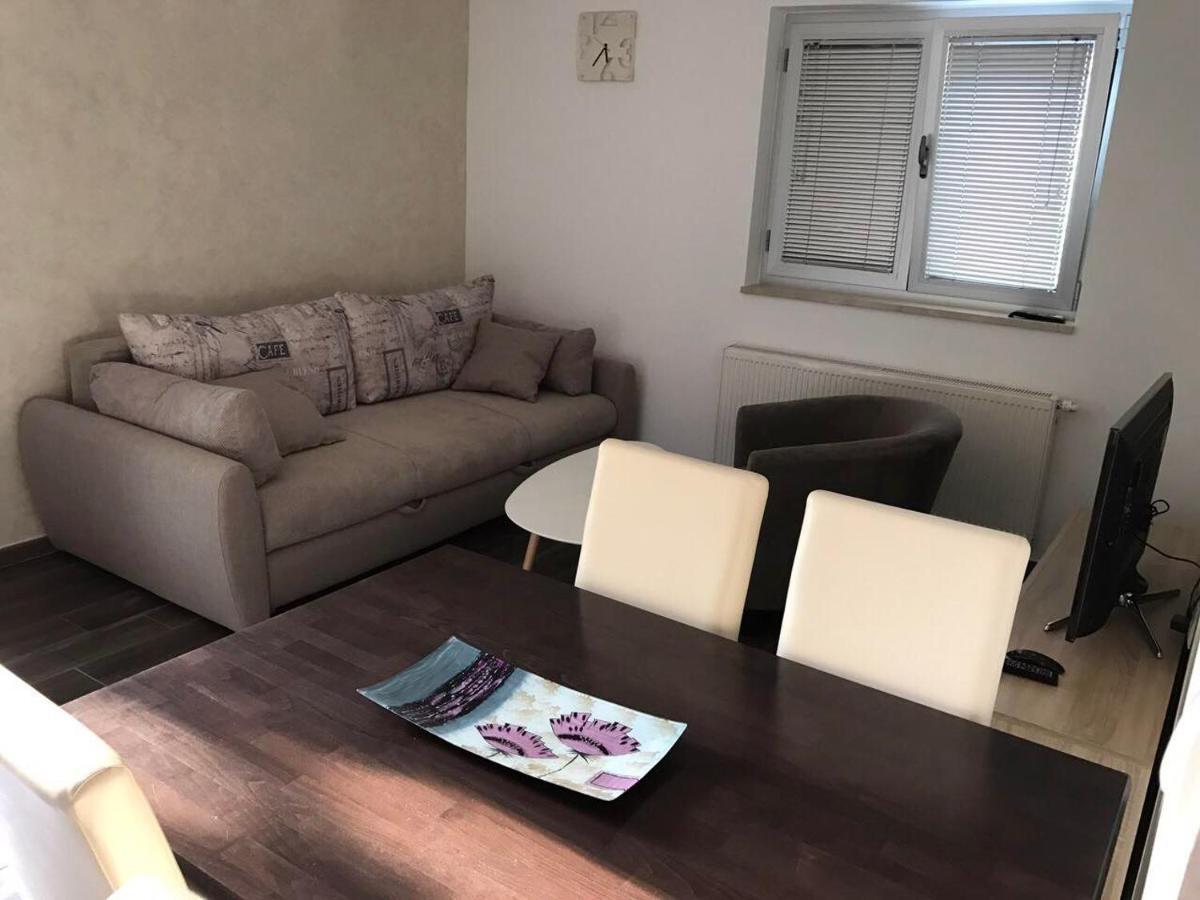 Apartmani Iva Vir Luaran gambar