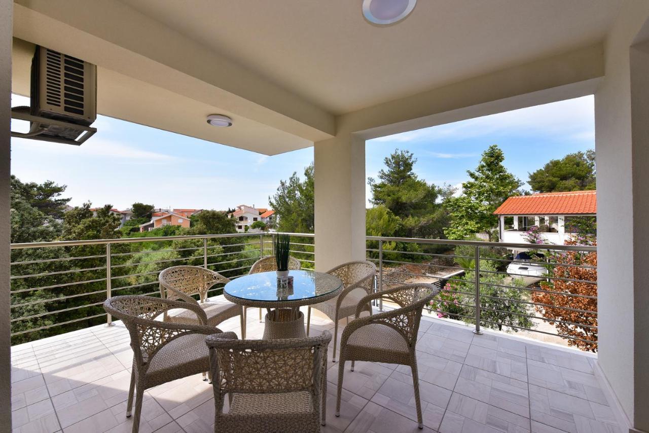 Apartmani Iva Vir Luaran gambar