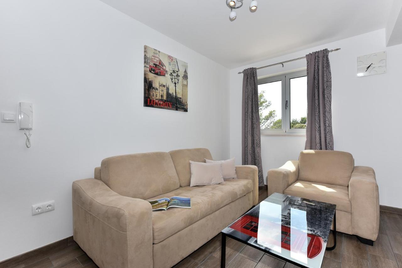 Apartmani Iva Vir Luaran gambar