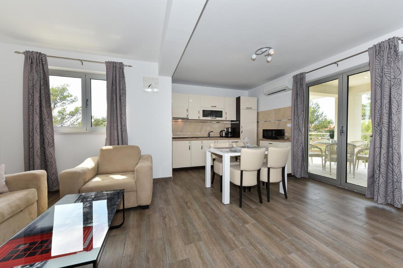 Apartmani Iva Vir Luaran gambar