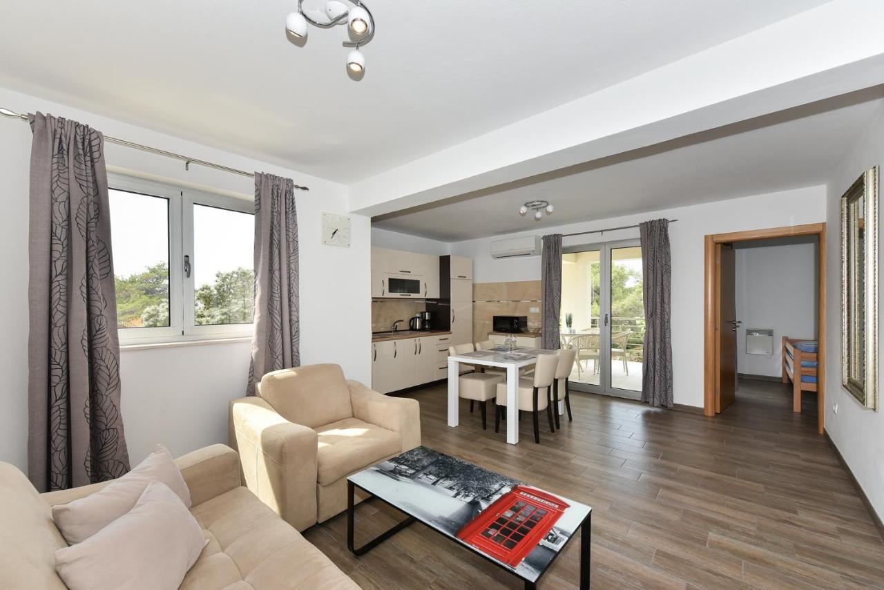 Apartmani Iva Vir Luaran gambar