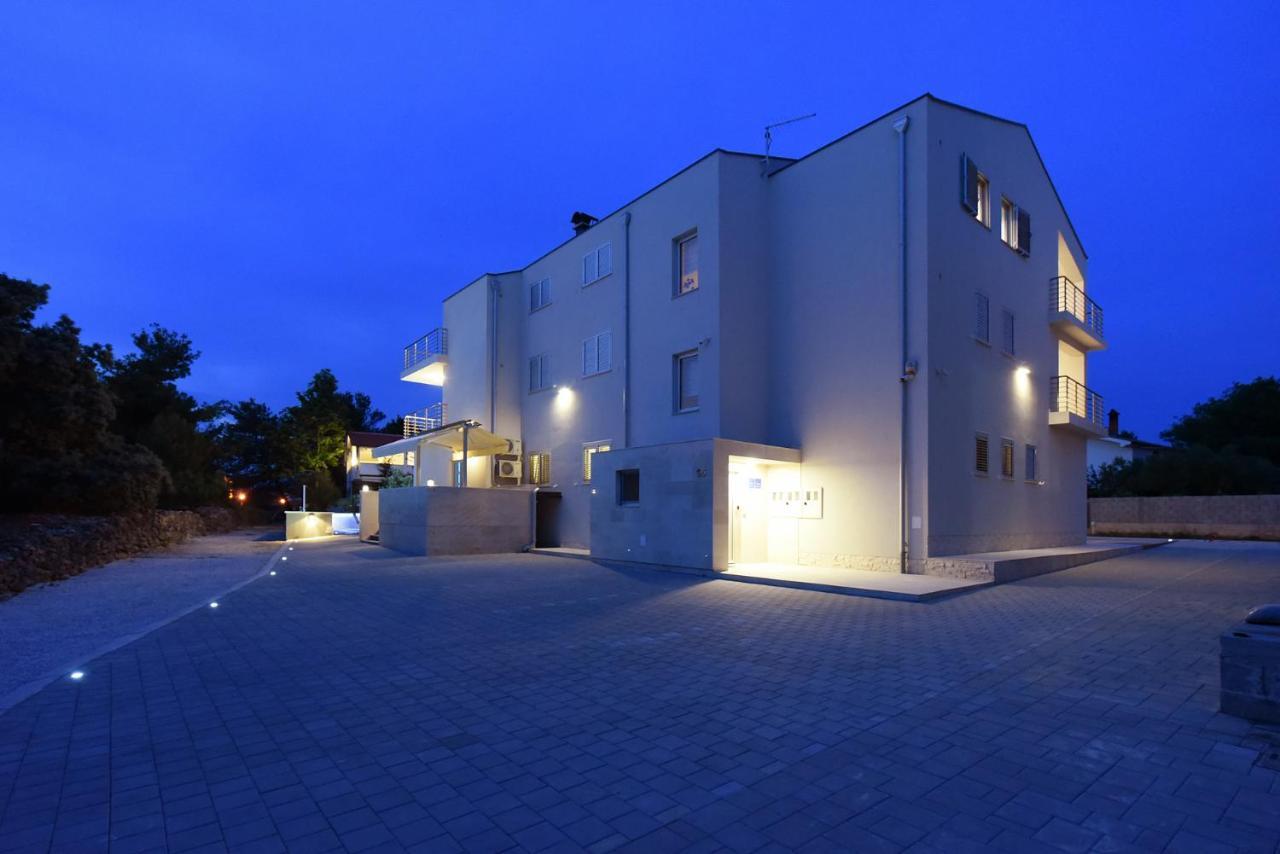 Apartmani Iva Vir Luaran gambar