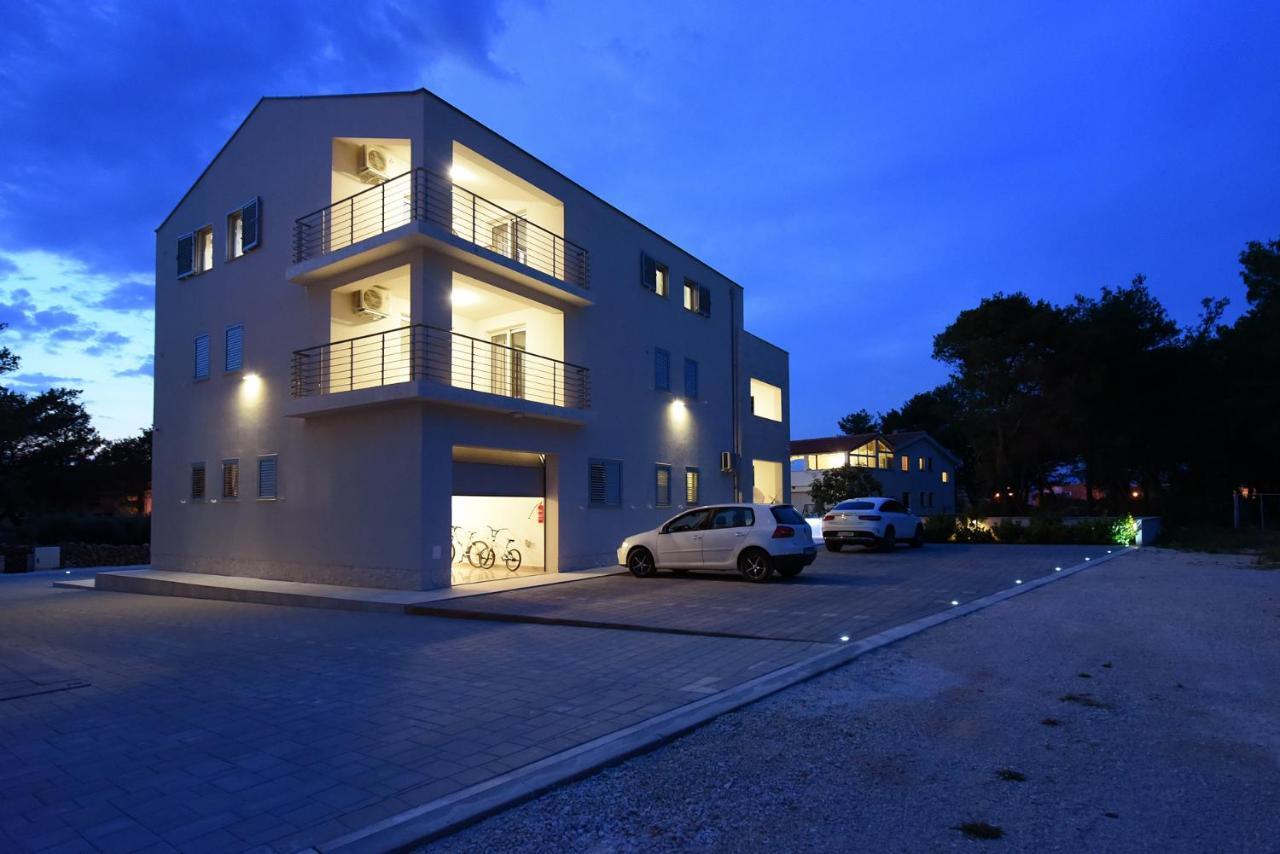 Apartmani Iva Vir Luaran gambar