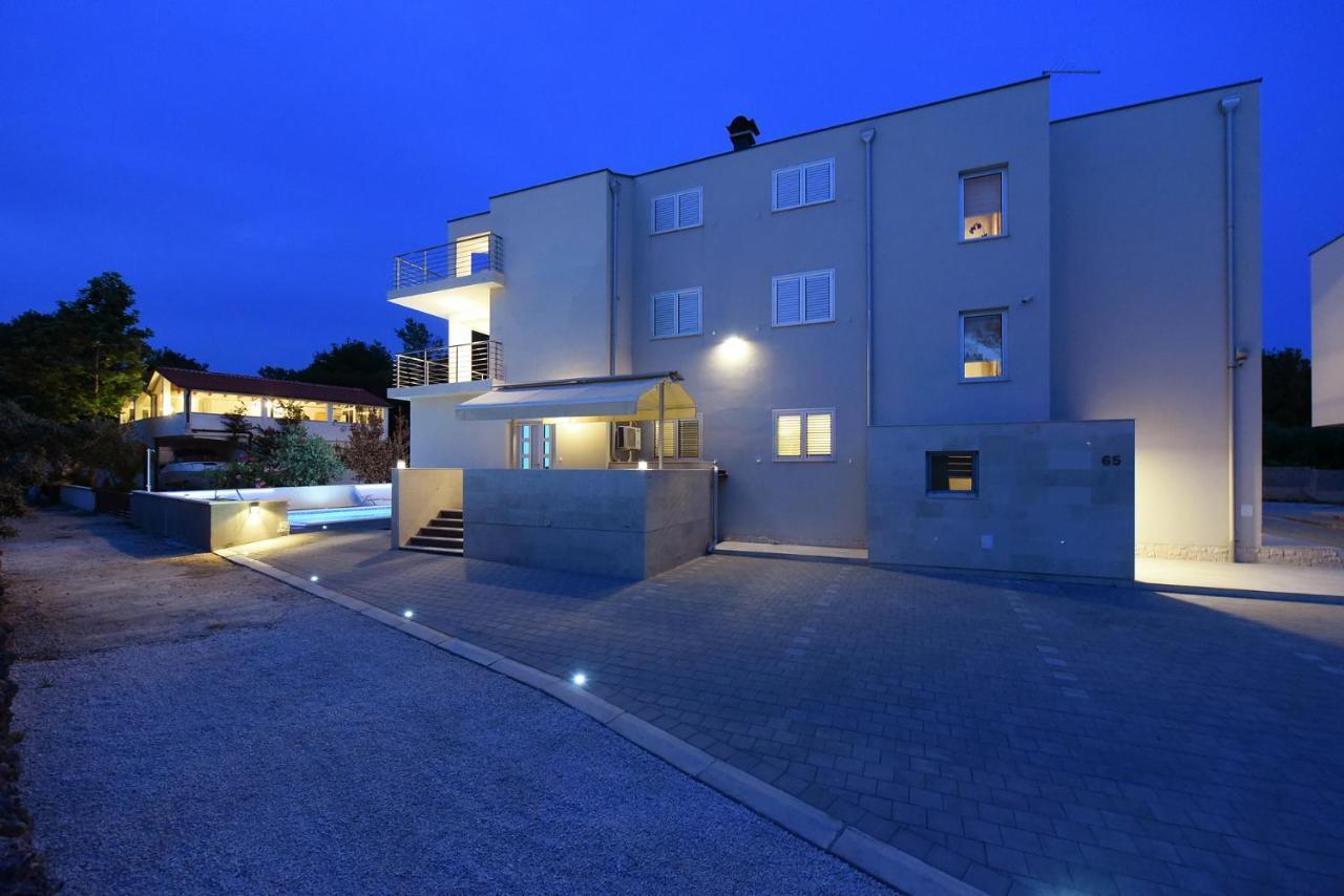 Apartmani Iva Vir Luaran gambar