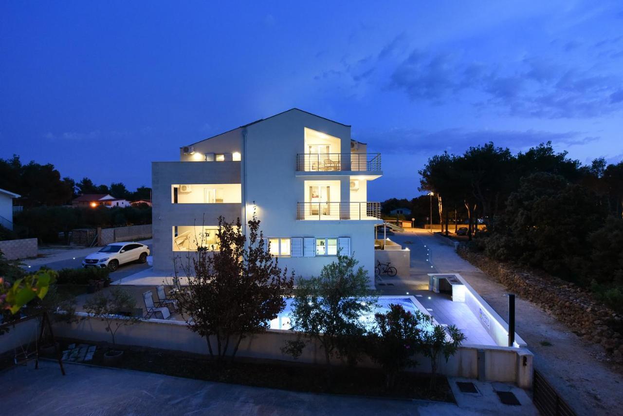 Apartmani Iva Vir Luaran gambar