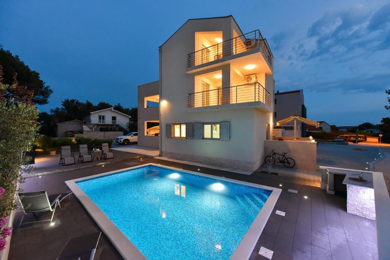 Apartmani Iva Vir Luaran gambar