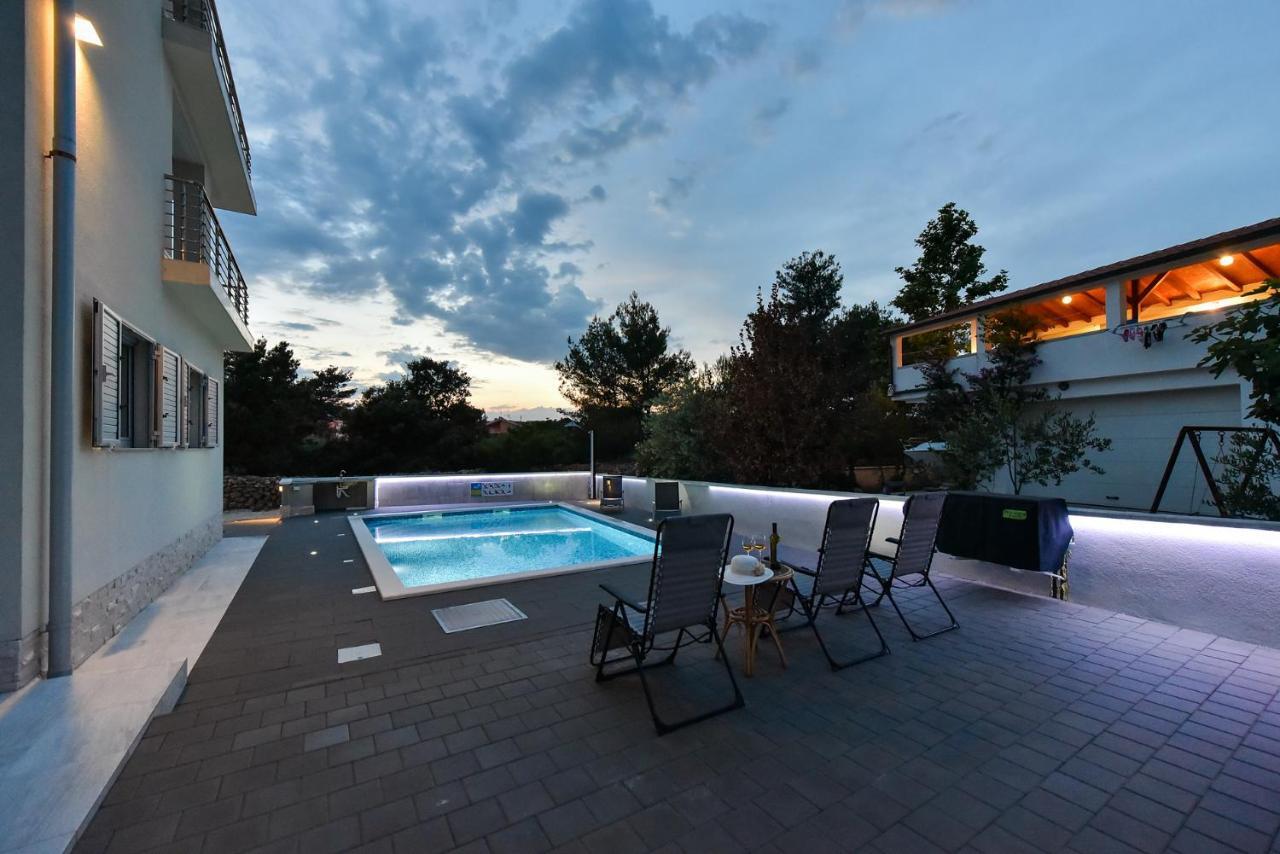 Apartmani Iva Vir Luaran gambar