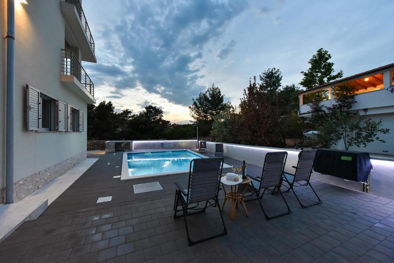 Apartmani Iva Vir Luaran gambar