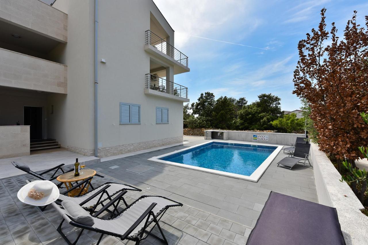 Apartmani Iva Vir Luaran gambar