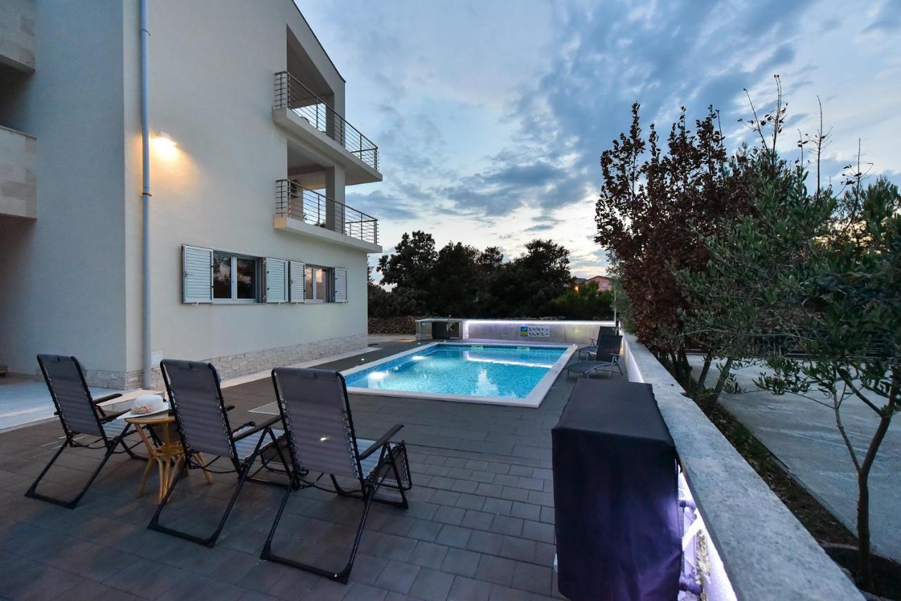 Apartmani Iva Vir Luaran gambar