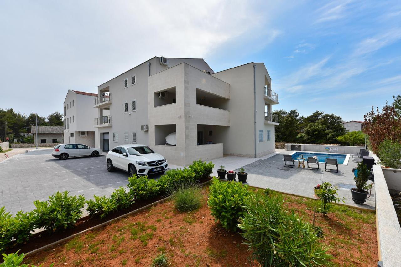 Apartmani Iva Vir Luaran gambar
