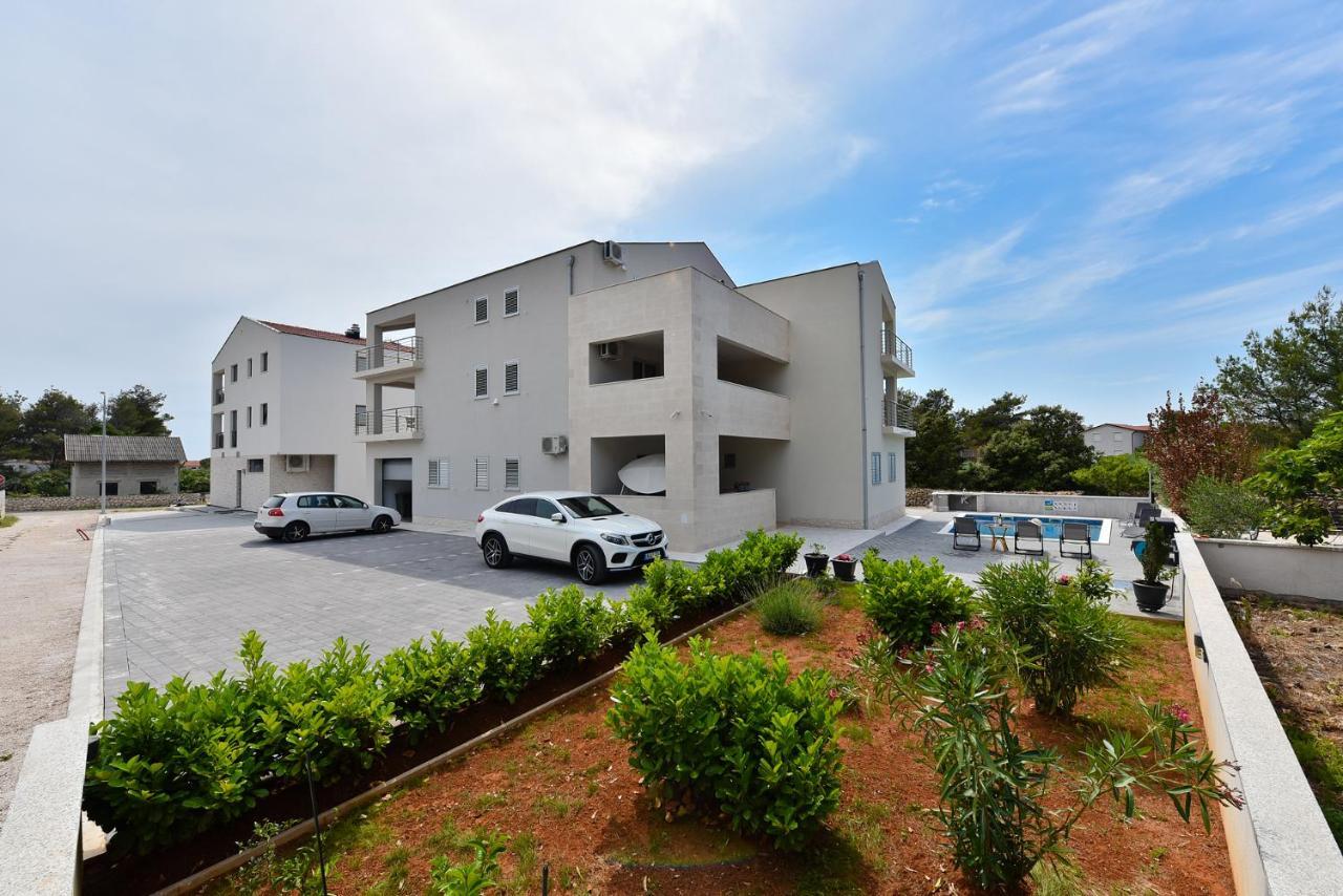 Apartmani Iva Vir Luaran gambar