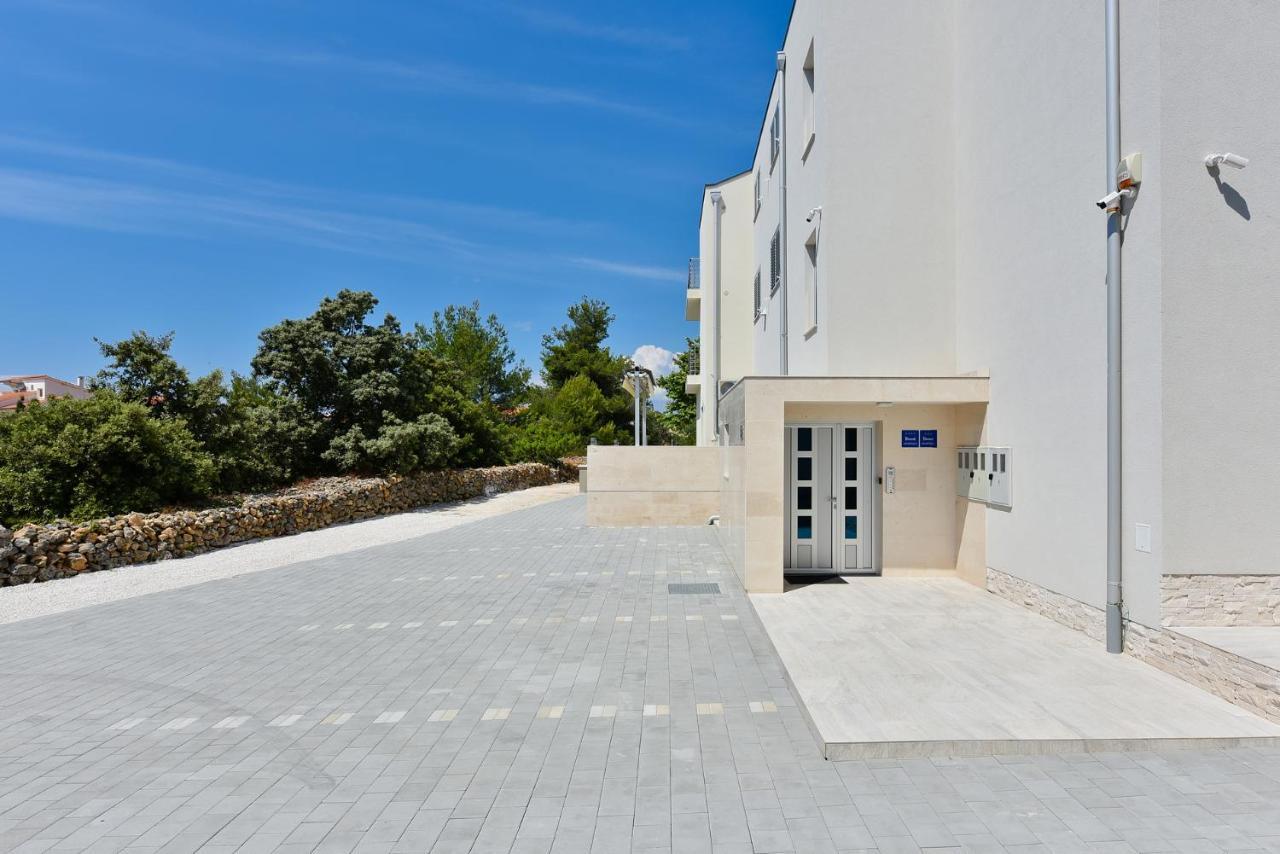 Apartmani Iva Vir Luaran gambar