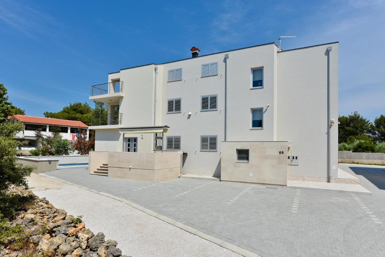 Apartmani Iva Vir Luaran gambar