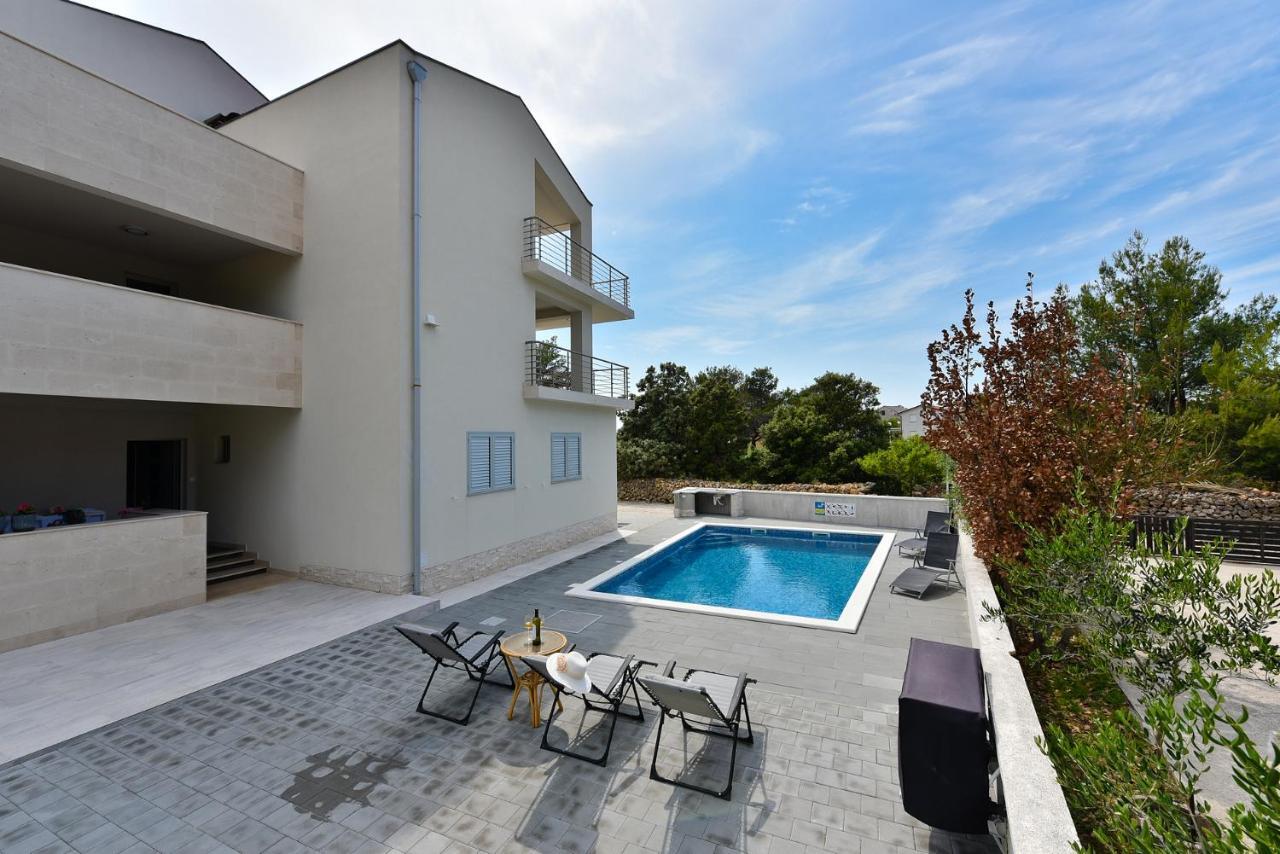 Apartmani Iva Vir Luaran gambar