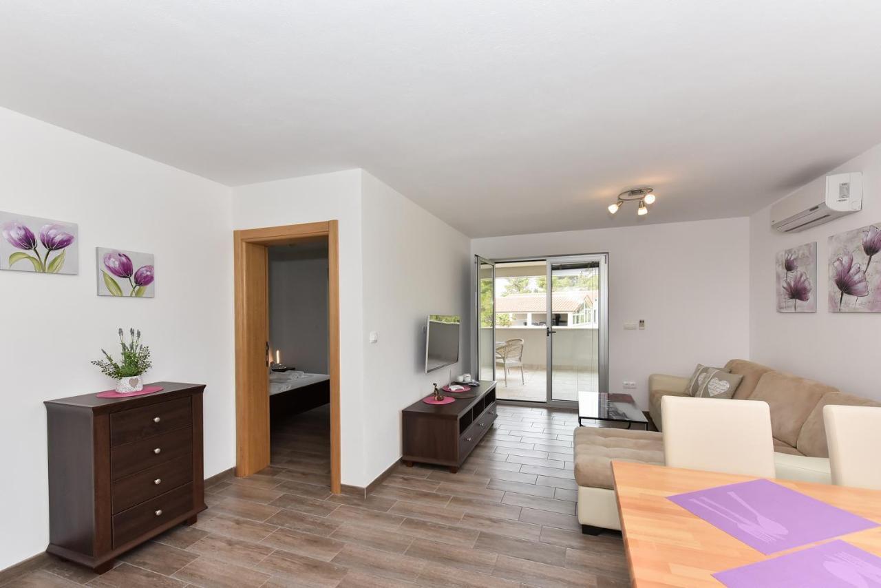 Apartmani Iva Vir Luaran gambar
