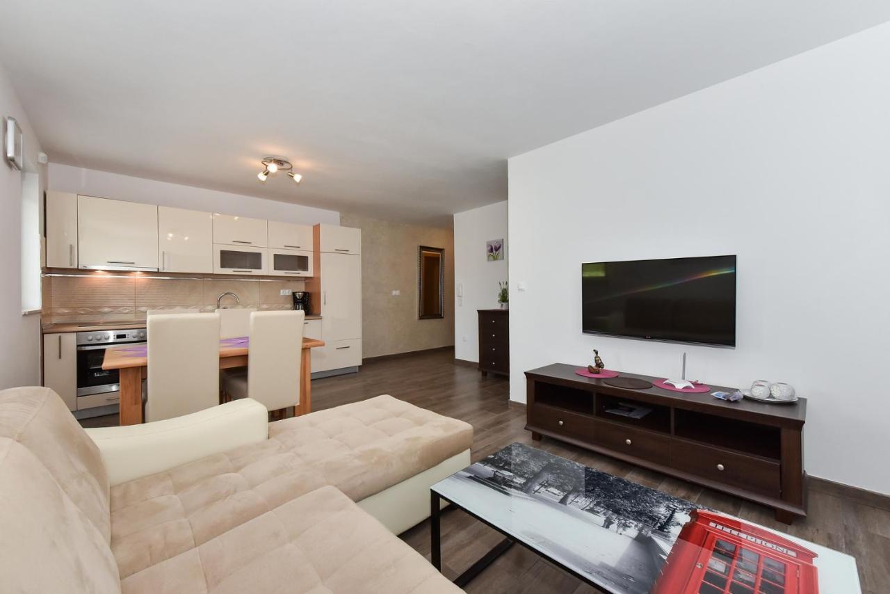 Apartmani Iva Vir Luaran gambar