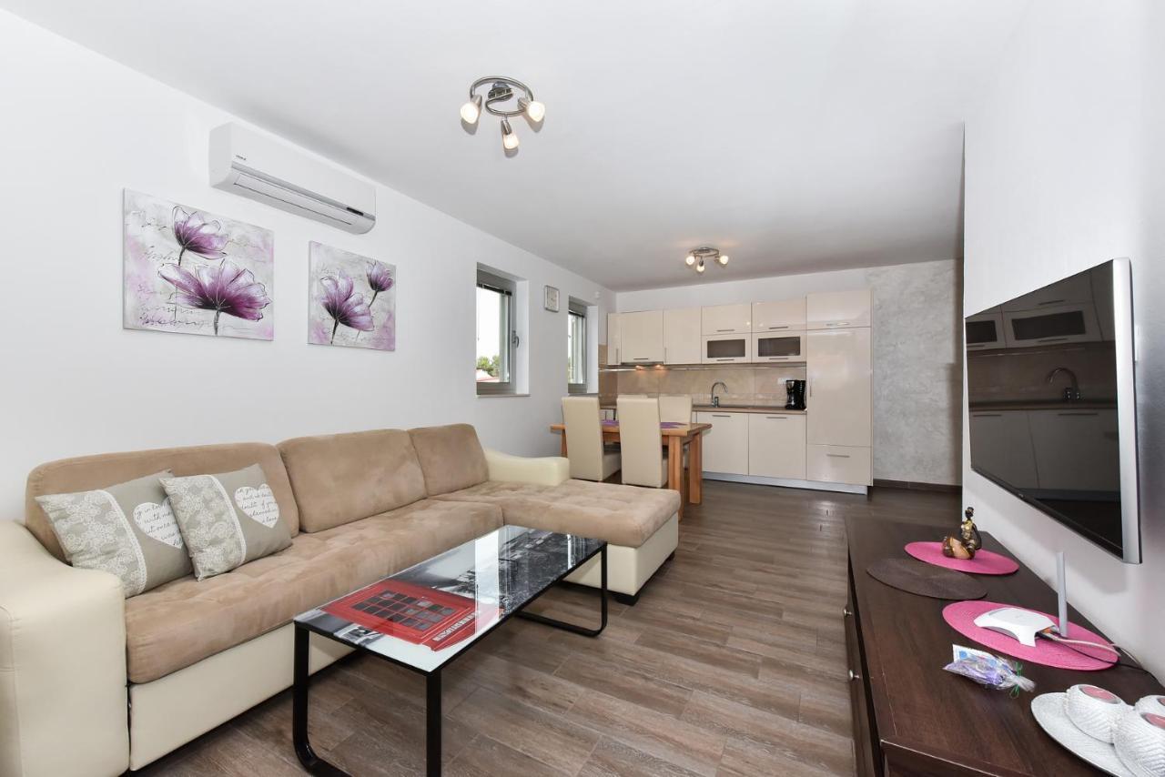 Apartmani Iva Vir Luaran gambar