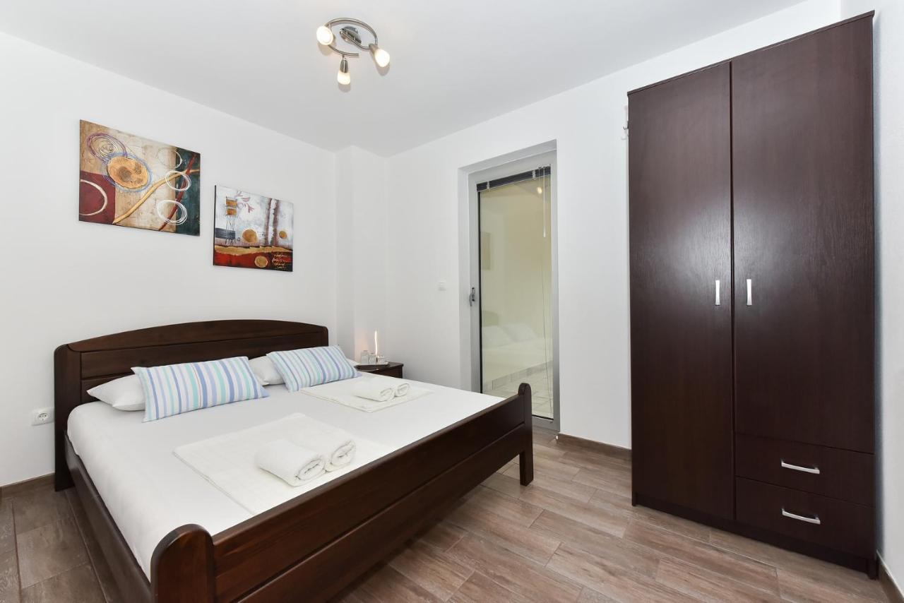 Apartmani Iva Vir Luaran gambar