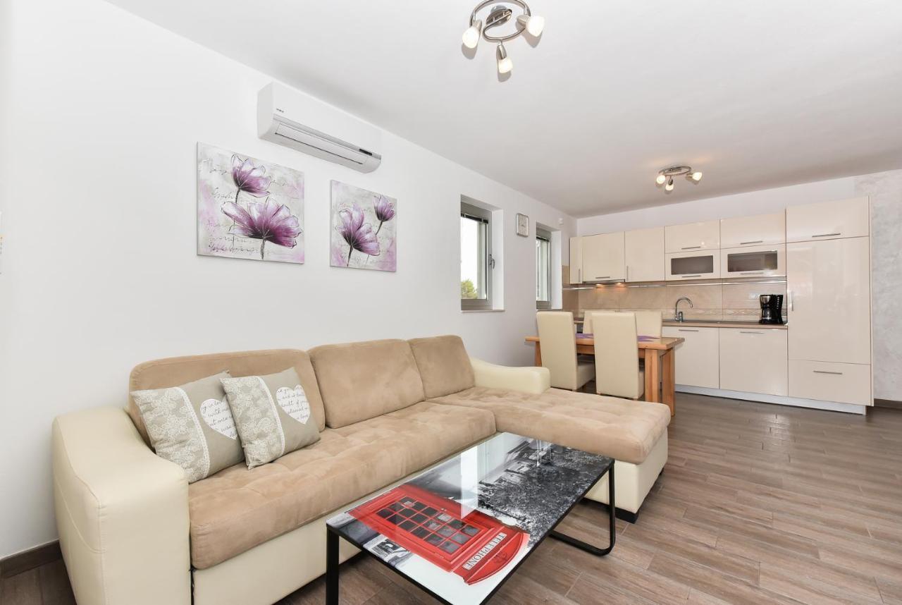 Apartmani Iva Vir Luaran gambar
