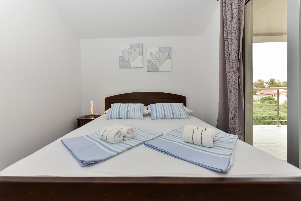 Apartmani Iva Vir Luaran gambar