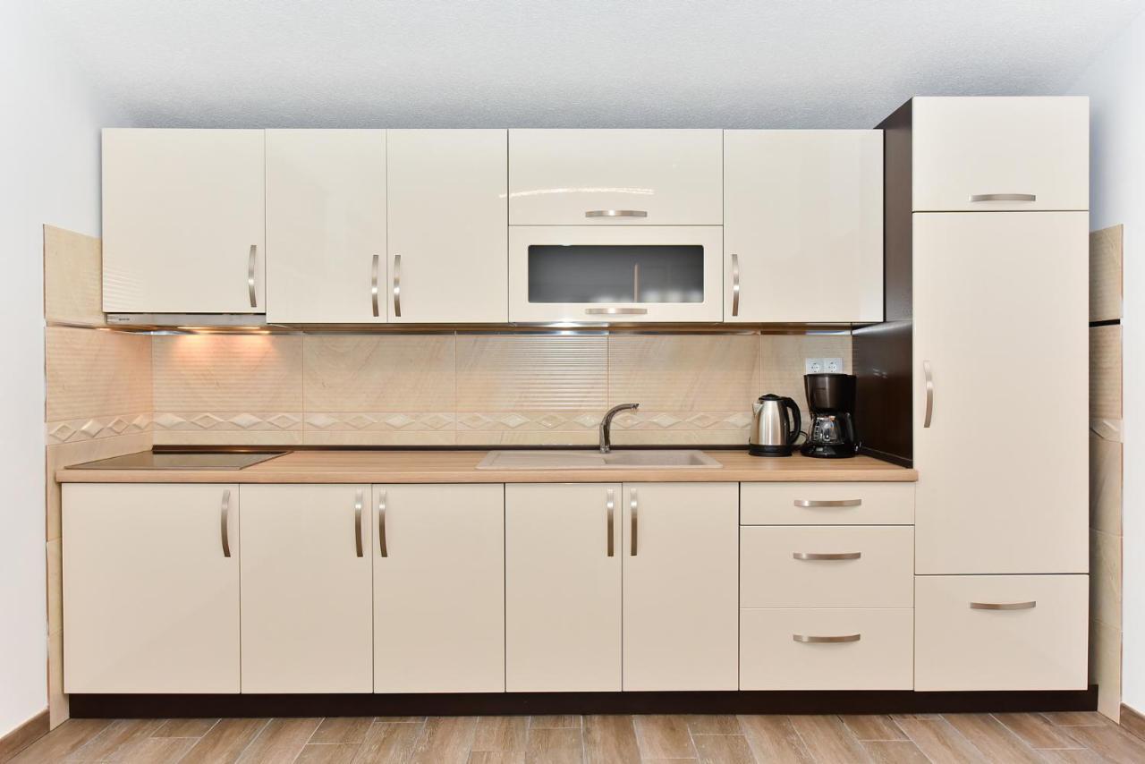 Apartmani Iva Vir Luaran gambar