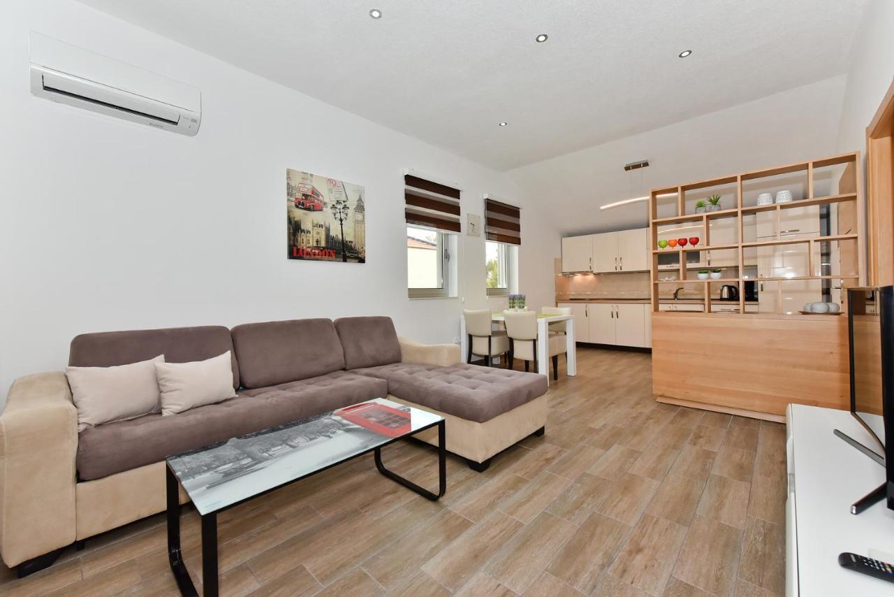 Apartmani Iva Vir Luaran gambar