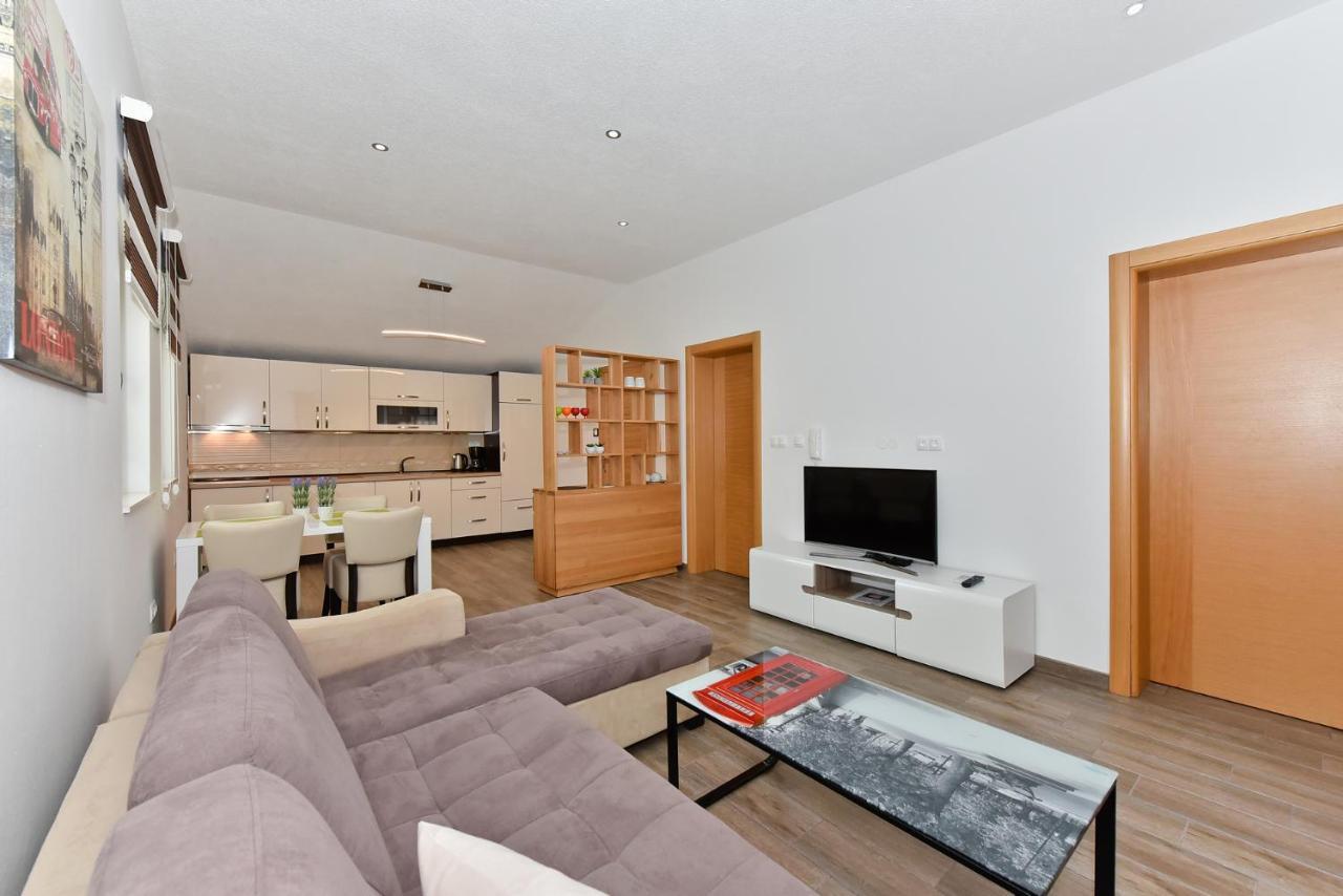 Apartmani Iva Vir Luaran gambar