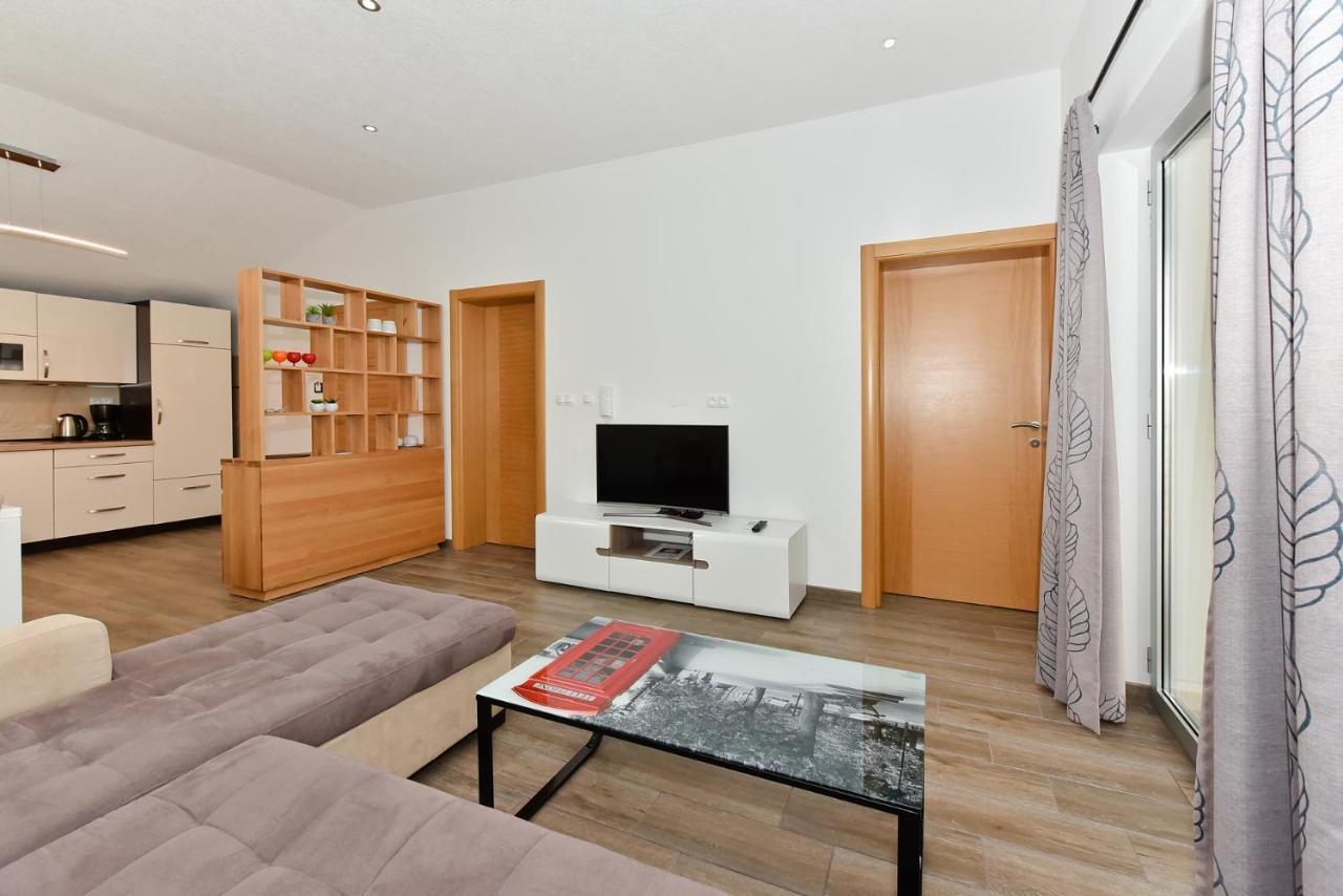 Apartmani Iva Vir Luaran gambar