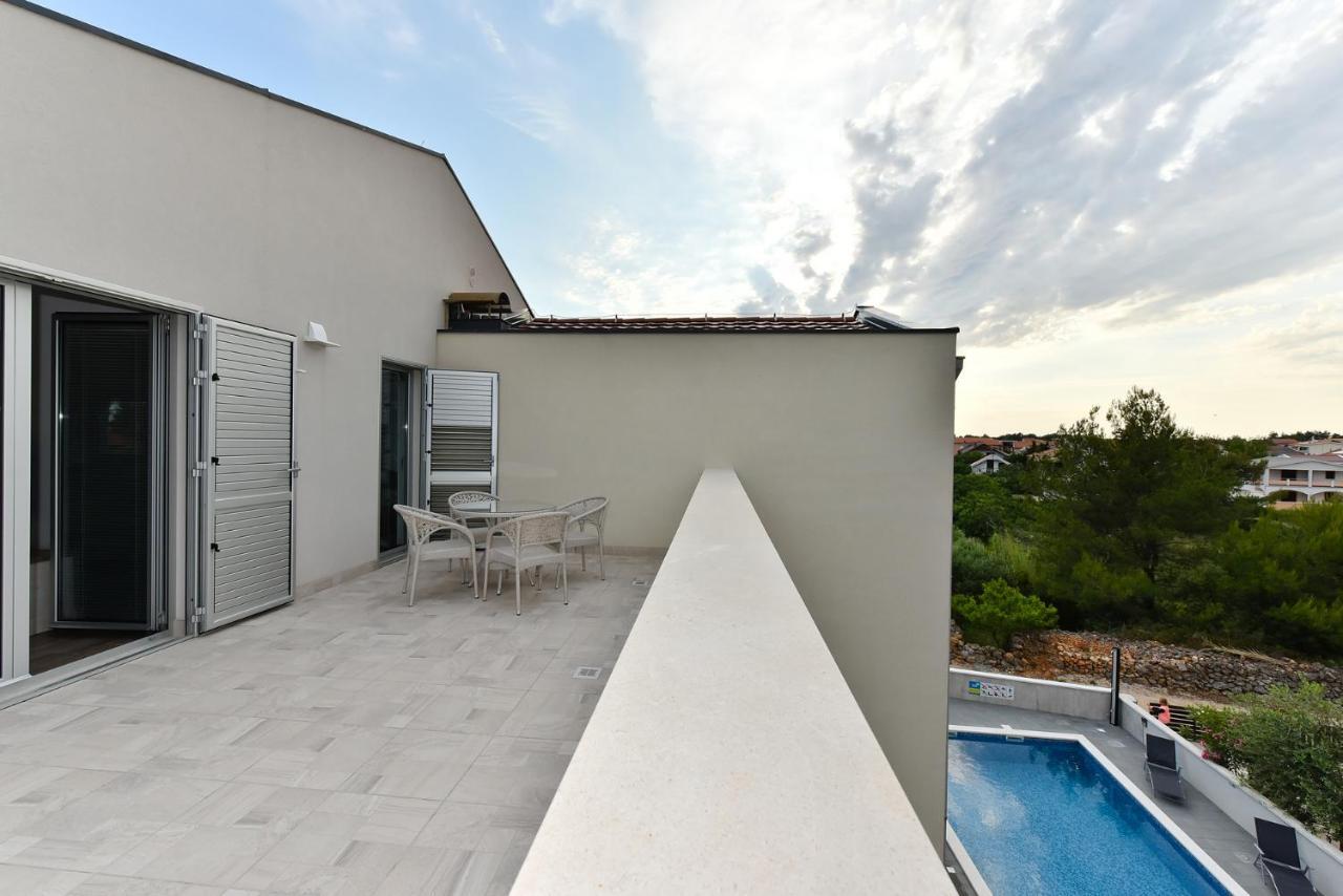 Apartmani Iva Vir Luaran gambar