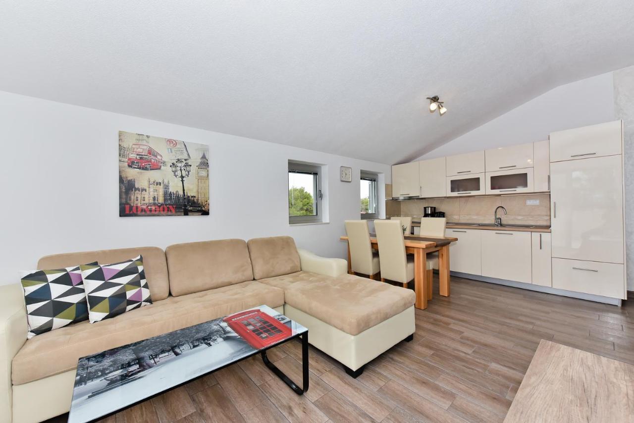 Apartmani Iva Vir Luaran gambar