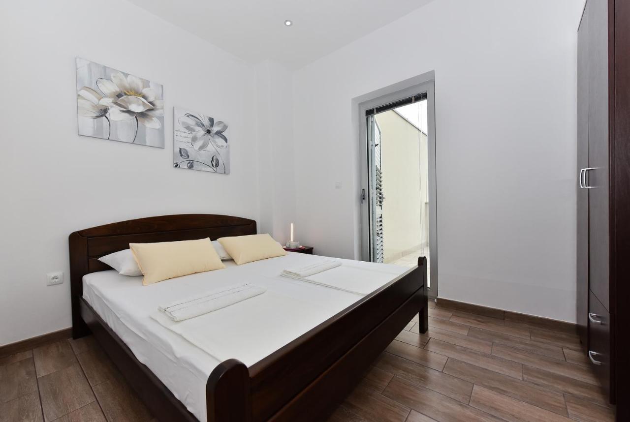 Apartmani Iva Vir Luaran gambar