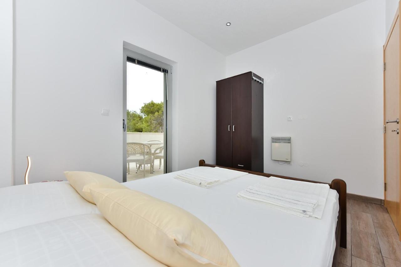 Apartmani Iva Vir Luaran gambar