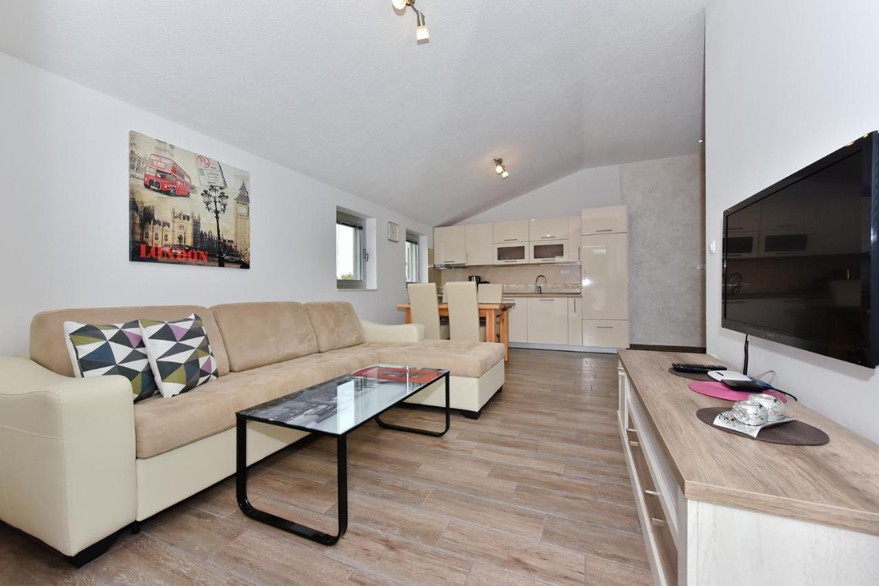 Apartmani Iva Vir Luaran gambar