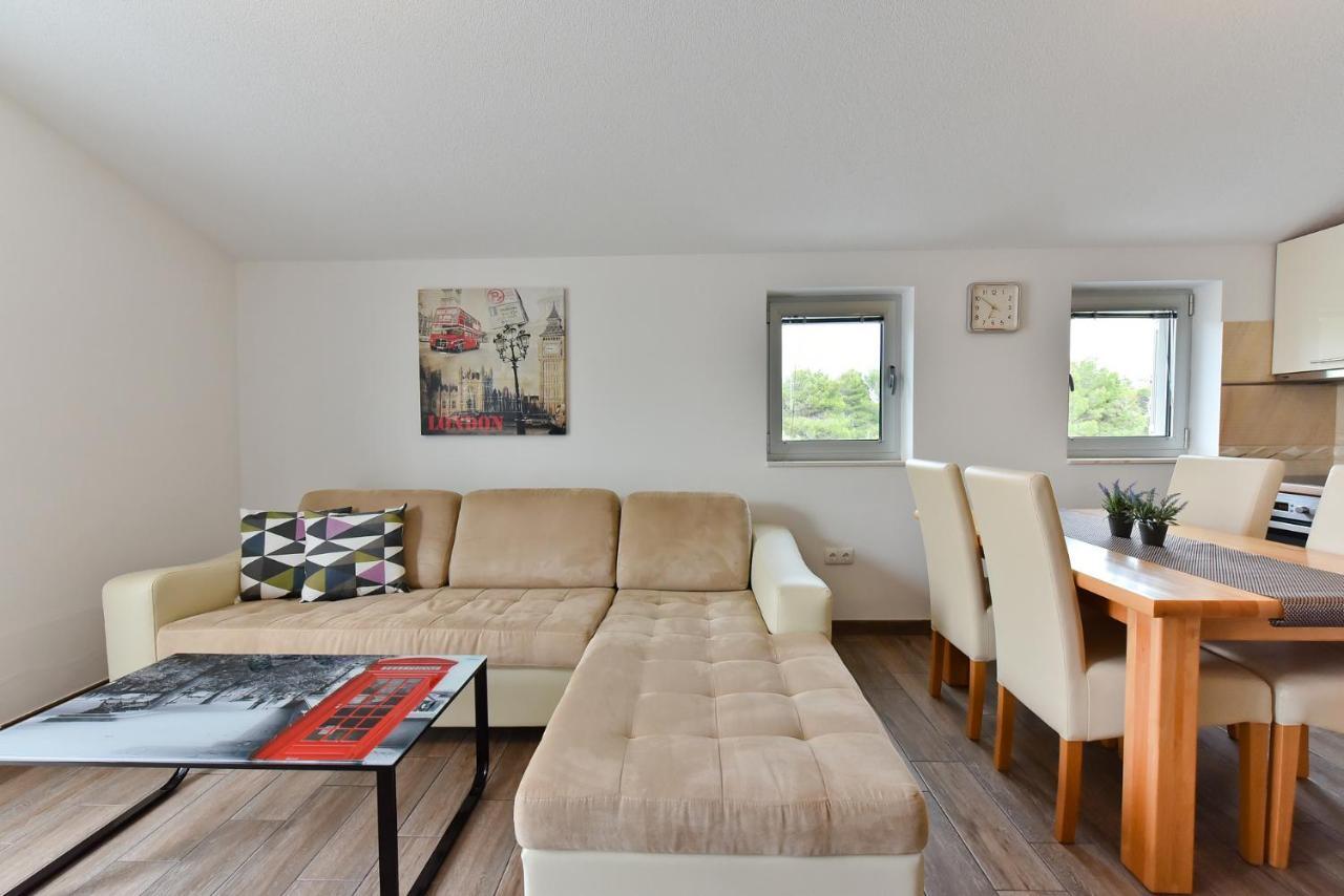 Apartmani Iva Vir Luaran gambar