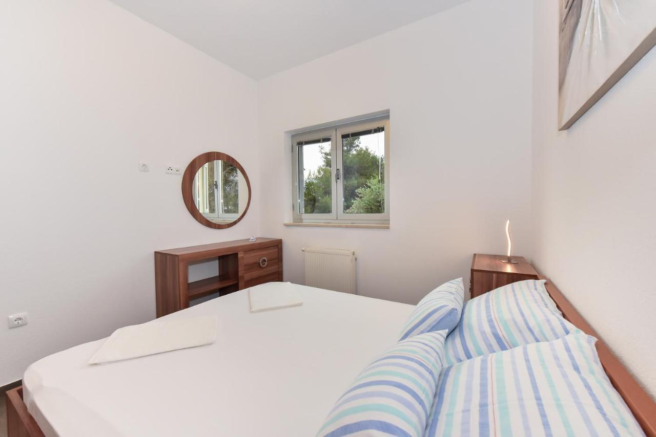 Apartmani Iva Vir Luaran gambar