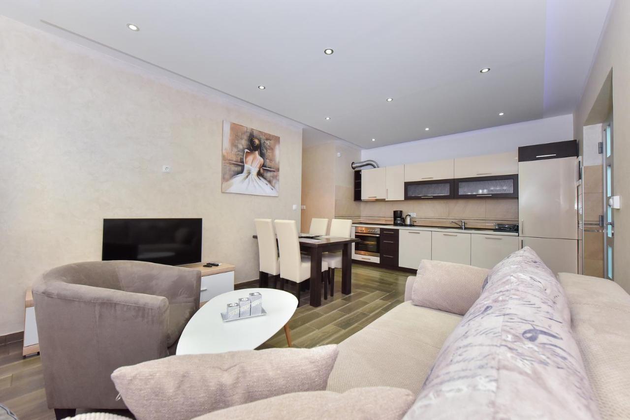 Apartmani Iva Vir Luaran gambar